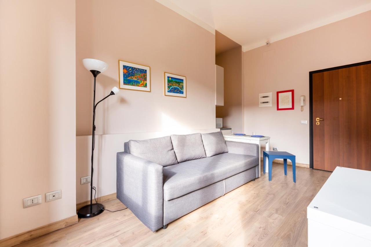 Garibaldi District Cosy Studio Apartment Милано Екстериор снимка