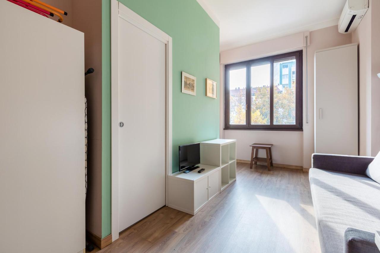 Garibaldi District Cosy Studio Apartment Милано Екстериор снимка